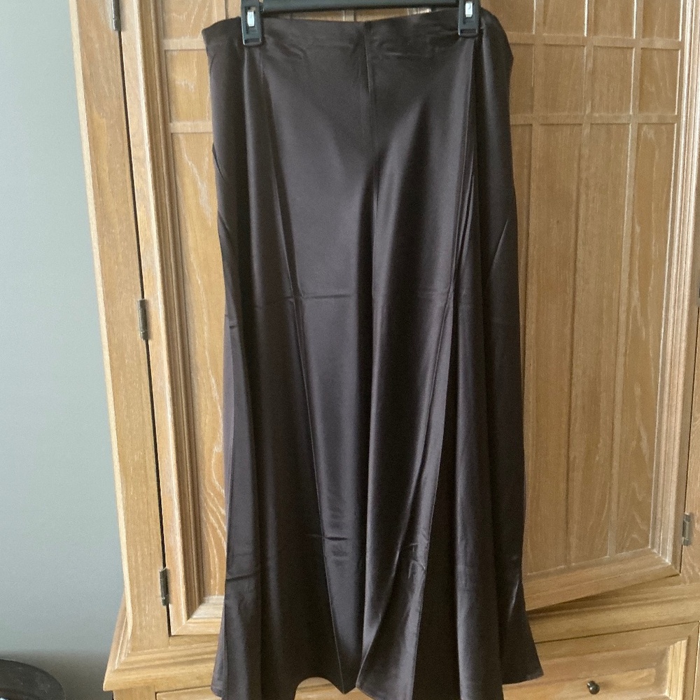 BANANA REPUBLIC BIAS CUT SILK MIDI SKIRT    SIZE LARGE